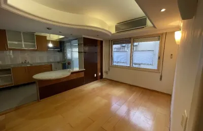 Descrição apartamento 2 dormitórios e uma vaga, semi mobiliado, na rua vicente da fountoura, bela vista, desocupado.  conheça esta unidade, que tem peças amplas, cozinha montada. tem ainda área de ser