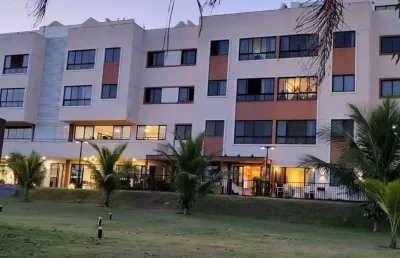 Casa em condomínio fechado com 1 quarto à venda na rua arraia, guarajuba, camaçari, 50 m2 por r$ 550.000