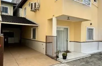 Casa em condomínio fechado com 3 quartos à venda na rua marília tereza dos santos, ipitanga, lauro de freitas, 95 m2 por r$ 520.000