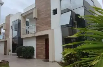Casa em condomínio fechado com 4 quartos à venda na rua josé altino s rabelo, 180, pitangueiras, lauro de freitas, 243 m2 por r$ 770.000