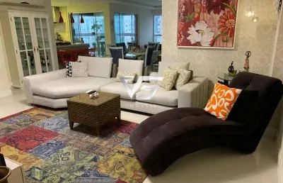 Lindo apartamento semimobiliado 3 suítes 3 vagas frente mar meia praia