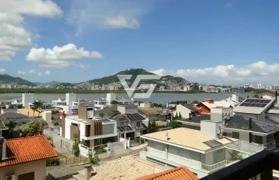 Vendo excelente e ensolarada casa de 470m2 no condomínio baía norte