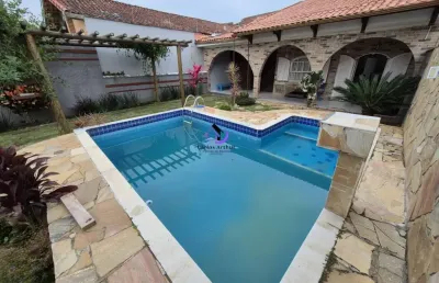 Casa estilo chácara com piscina  oportunidade itanhaém-sp