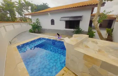 Casa lado praia com piscina e 3 quartos lote inteiro  em mongaguá