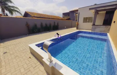 Casa nova em itanhaem lado praia com piscina e 3 dormitorios