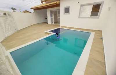 Casa com piscina a 50 metros da praia de itanhaem -sp por 465.000,00
