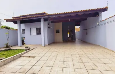 Casa lado praia com piscina, 3 quartos a 300 metros da praia oportunidade