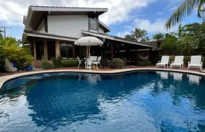 Casa em condominio  com 4 dormitórios sendo 3 suítes,3 vagas de garagem,varanda gourmet com churrasqueira e piscina.