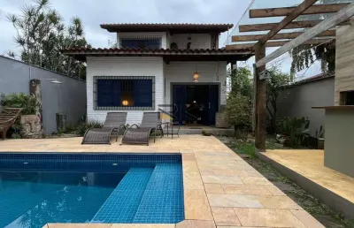 Casa bairro do itaguá 3 dormitórios sendo 1 suítes,1 banheiro social,sala 2 ambientes 3 vagas de garagem