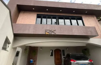 Sobrado a venda no centro com 3 dormitórios sendo 1 suíte,sala de estar e jantar,espaço gourmet cm churrasqueira