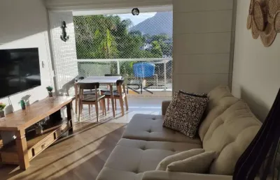 Apartamento praia da enseada com 2 dormitórios sendo 1 suíte,1 vaga de garagem,varanda gourmet com churrasqueira