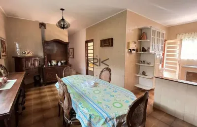 Casa à venda no bairro do itaguá com 3 dormitórios,sala de estar e varanda