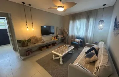 Apartamento nas toninhas com 2 dormitórios,sala de estar e 80 metros da praia