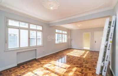 Apartamento com sacada ampla e 3 dormitórios no bairro centro histórico.