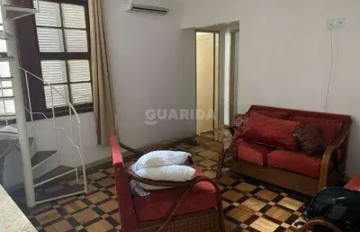 Apartamento duplex mobiliado com 2 dormitórios no bairro cidade baixa!