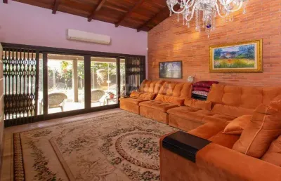 Casa residencial/sobrado para aluguel com 4 quartos e 4 vagas de garagem, jardim itu sabará - porto alegre/rs