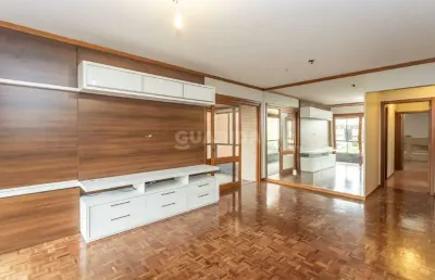 Amplo e arejado apartamento de 3 dormitórios, sendo 1 suíte no bairro petrópolis !