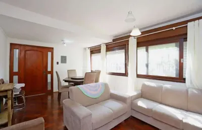 Casa com piscina, ampla e muito bem localizada no bairro partenon para alugar!