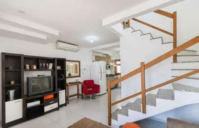 Casa residencial com 2 dormitórios, sendo 2 suíte, no estilo sobrado em condomínio particular