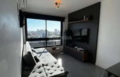 Apartamento totalmente mobiliado com 1 dormitório e 1 vaga no bairro menino deus