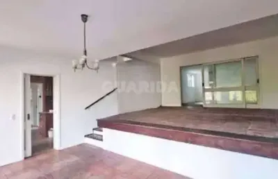 Casa residencial com 4 dormitórios, sendo 1 suíte, para alugar no bairro bela vista