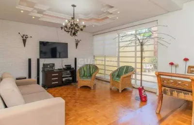 Casa residencial de 234m², com 3 dormitórios, sendo 1 suíte no bairro três figueiras