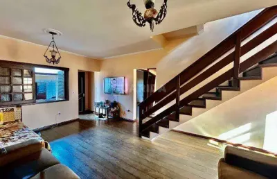 Casa residencial com 7 dormitórios, sendo 1 suíte, no bairro cristo redentor