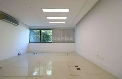 Sala comercial com aproximadamente 37m² no bairro praia de belas