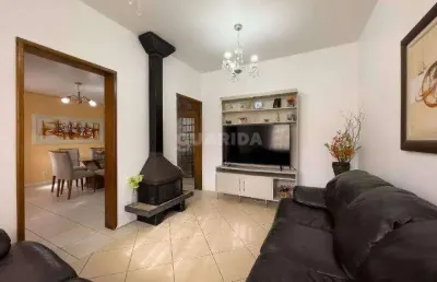Casa residencial com 4 dormitórios, sendo 1 suíte, no bairro cavalhada