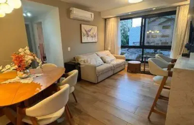 Apartamento mobiliado com 2 dormitórios, sendo 1 suíte, e 1 vaga de garagem no bairro petrópolis