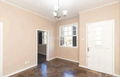 Casa residencial com 2 dormitórios e 3 vagas de garagem, no bairro navegantes