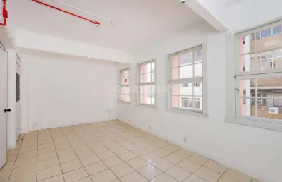 Sala comercial ampla localizada no centro histórico