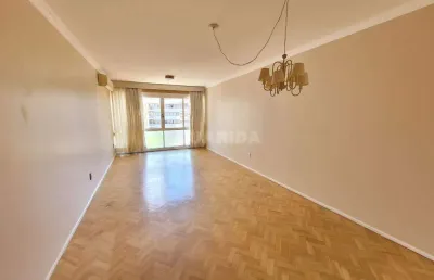 Apartamento com 3 dormitórios, sendo 2 suítes, e 1 vaga de garagem no bairro moinhos de ventos