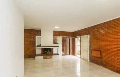 Casa residencial com 5 dormitórios, sendo 1 suíte, e 3 vagas de garagem no bairro jardim itu sabara