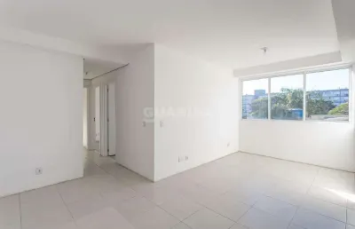 Apartamento com 3 dormitórios, sendo 1 suíte, e 2 vagas de garagem no bairro partenon