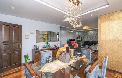 Casa residencial com 3 dormitórios, sendo 1 suíte, e 4 vagas de garagem no bairro cavalhada