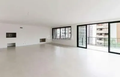 Apartamento com 3 dormitórios, sendo os 3 suítes, e 3 vagas de garagem no bairro petrópolis