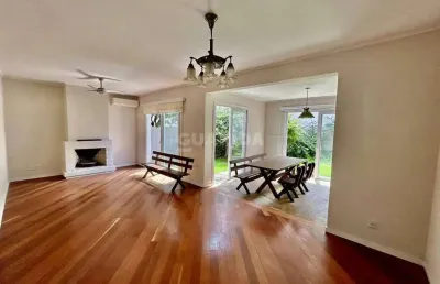 Casa em condomínio com 3 dormitórios, sendo 1 suíte, e 2 vagas de garagem no bairro ipanema