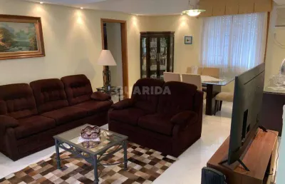 Apartamento mobiliado com 3 dormitórios, sendo 1 suíte, no bairro petrópolis