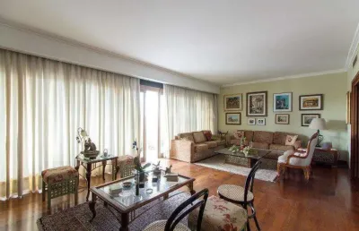 Apartamento com 3 dormitórios, sendo 1 suíte, e 2 vagas de garagem no bairro petrópolis