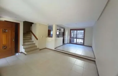 Casa em condomínio com 3 dormitórios, sendo 1 suíte com sacada, e 1 vaga de garagem no bairro tristeza