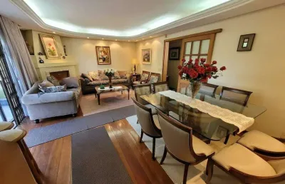 Casa totalmente mobiliada de 3 dormitórios, sendo 1 suíte, no bairro jardim botânico.