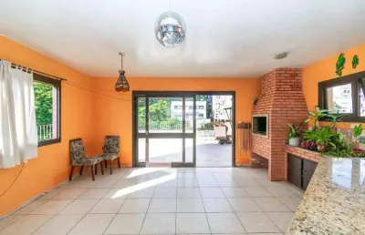 Excelente cobertura com 3 dormitórios, sendo 1 suíte, e 1 vaga de garagem no bairro petrópolis