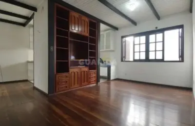 Casa com 4 dormitórios sendo 1 suíte para alugar no bairro jardim botânico.