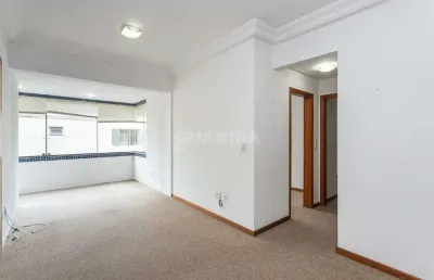 Apartamento com 2 dormitórios e 2 vagas de garagem, no bairro petrópolis