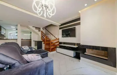 Casa em condomínio mobiliada com 3 dormitórios, sendo 1 suíte, e 2 vagas de garagem no bairro ecoville
