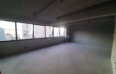 Conjunto comercial com terraço privativo no bairro moinhos de vento.