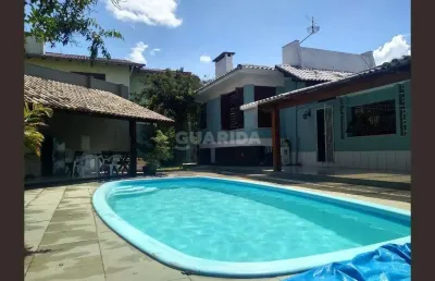Casa de 4 dormitórios mobiliada no bairro cristo redentor.