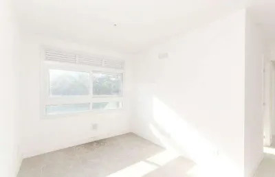 Apartamento com 2 dormitórios e 1 vaga de garagem, no bairro cidade baixa