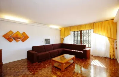 Casa residencial com 4 dormitórios, sendo 1 suíte, no bairro chácara das pedras